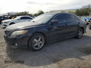2010 Toyota Camry z VIN 4T1BF3EK4AU090939, wystawiony jako Copart lot #58447945 z przebiegiem 189 196 mil mil oraz Szkoda całkowita • Salvage title. Historia ofert i sprzedaży dostępna na DreamBid. Obrazek 1.