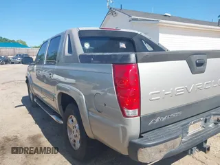 2005 Chevrolet Avalanche LS with VIN 3GNEC12Z15G108703, listed as a IAAI auction lot 42034777 with 253,209 mi miles and . Bid and sale history available at DreamBid. Image 3.