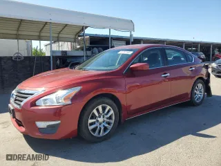 2014 Nissan Altima 2.5 S with VIN 1N4AL3AP4EN200565, listed as a Copart auction lot 52297985 with 123,920 mi miles and Salvage Title. Bid and sale history available at carsss.com. Image 1.