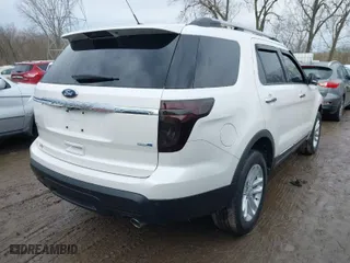 2015 Ford Explorer XLT with VIN 1FM5K8D88FGC61564, listed as a IAAI auction lot 41649282 with 111,804 mi miles. Bid and sale history available at carsss.com. Image 4.