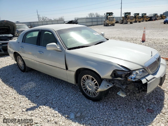 2007 Lincoln Town Car Signature Limited with VIN 1LNHM82V97Y613627, listed as a Copart auction lot 48989505 with 113,786 mi miles and Salvage Title. Bid and sale history available at carsss.com. Image 4.