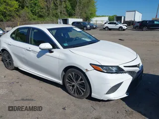 2018 Toyota Camry LE z VIN JTNB11HK3J3033782, wystawiony jako IAAI lot #42191929 z przebiegiem 136 141 mil mil oraz . Historia ofert i sprzedaży dostępna na DreamBid. Obrazek 1.