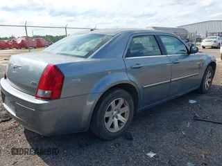 2007 Chrysler 300 with VIN 2C3LA43R07H860986, listed as a IAAI auction lot 42162490 with 117,334 mi miles. Bid and sale history available at carsss.com. Image 4.