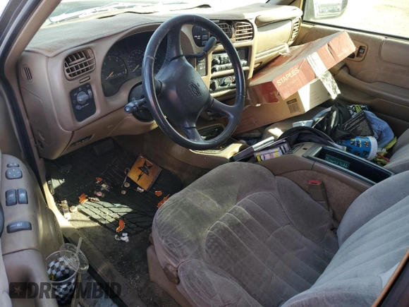 2002 Chevrolet S-10 LS with VIN 1GCCT19W628153388, listed as a Copart auction lot 47499415 with 171,329 mi miles and Salvage Title. Bid and sale history available at carsss.com. Image 8.