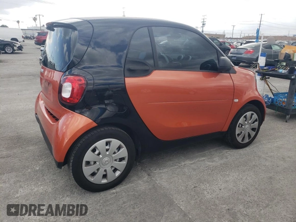 2016 Smart fortwo Passion z VIN WMEFJ5DAXGK069026, wystawiony jako Copart lot #53535045 z przebiegiem 34 410 mil mil oraz Tytuł czysty. Historia ofert i sprzedaży dostępna na DreamBid. Obrazek 3.