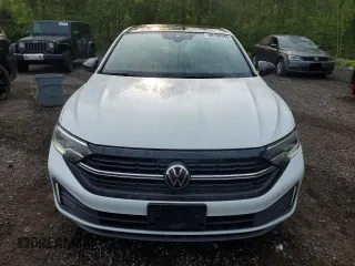 2024 Volkswagen Jetta SE with VIN 3VWSM7BU2RM093228, listed as a Copart auction lot 59108945 with 30,565 mi miles and Salvage title. Bid and sale history available at DreamBid. Image 5.