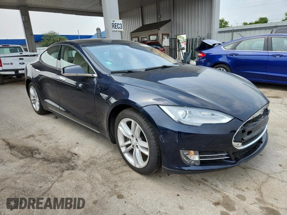 2013 Tesla Model S z VIN 5YJSA1DN6DFP08911, wystawiony jako Copart lot #60751295 z przebiegiem Nie podano mil oraz Czysty tytuł • Clean title. Historia ofert i sprzedaży dostępna na DreamBid. Obrazek 4.