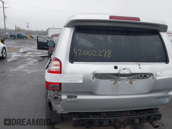 2006 Toyota 4Runner SR5 z VIN JTEBU14R468060851, wystawiony jako IAAI lot #42002278 z przebiegiem 234 343 mil mil oraz . Historia ofert i sprzedaży dostępna na DreamBid. Obrazek 6.