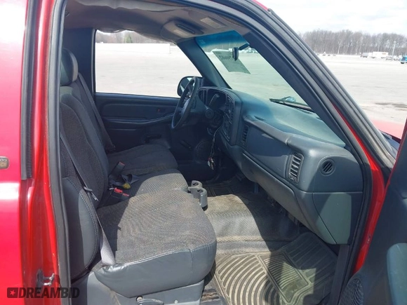 2002 Chevrolet Silverado 1500 with VIN 1GCEC14W52Z226468, listed as a IAAI auction lot 41790682 with 132,447 mi miles. Bid and sale history available at carsss.com. Image 5.