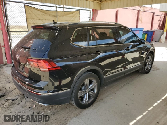 2020 Volkswagen Tiguan SE z VIN 3VV3B7AXXLM138188, wystawiony jako Copart lot #52787085 z przebiegiem 58 363 mil mil oraz Szkody całkowita. Historia ofert i sprzedaży dostępna na DreamBid. Obrazek 3.