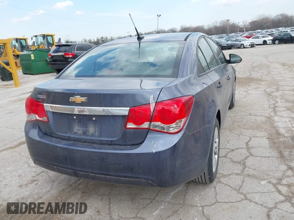 2014 Chevrolet Cruze LS z VIN 1G1PA5SG0E7171051, wystawiony jako IAAI lot #41898051 z przebiegiem 114 087 mil mil oraz . Historia ofert i sprzedaży dostępna na DreamBid. Obrazek 4.