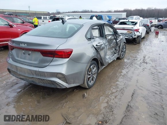 2022 Kia Forte LXS z VIN 3KPF24AD0NE436326, wystawiony jako IAAI lot #41478575 z przebiegiem 72 630 mil mil oraz . Historia ofert i sprzedaży dostępna na DreamBid. Obrazek 4.