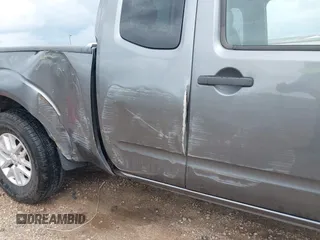 2017 Nissan Frontier SV z VIN 1N6DD0CU6HN720855, wystawiony jako IAAI lot #42474630 z przebiegiem 229 042 mil mil oraz . Historia ofert i sprzedaży dostępna na DreamBid. Obrazek 6.