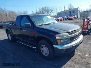 2005 Chevrolet Colorado LS Z71 with VIN 1GCDT196658113305, listed as a IAAI auction lot 41976705 with 237,152 mi miles. Bid and sale history available at carsss.com. Image 1.