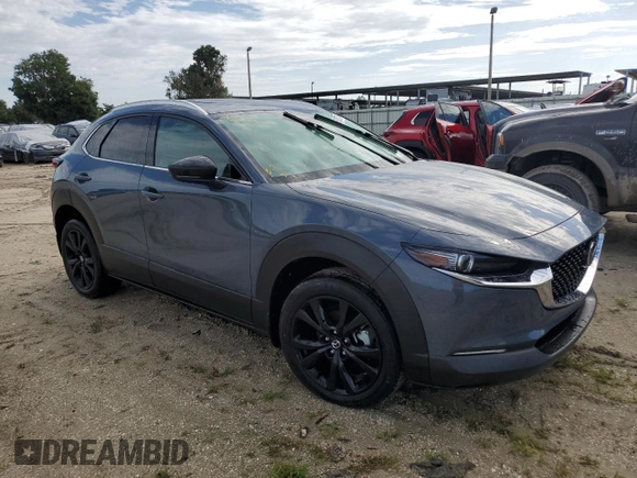 2024 Mazda CX-30 Premium z VIN 3MVDMBDY5RM616352, wystawiony jako Copart lot #68625774 z przebiegiem Nie podano mil oraz Szkody całkowita. Historia ofert i sprzedaży dostępna na DreamBid. Obrazek 4.