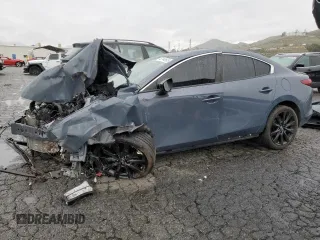 2022 Mazda 3 Carbon Edition z VIN JM1BPACLXN1507599, wystawiony jako Copart lot #48744595 z przebiegiem 24 455 mil mil oraz Szkoda całkowita • Salvage title. Historia ofert i sprzedaży dostępna na DreamBid. Obrazek 1.