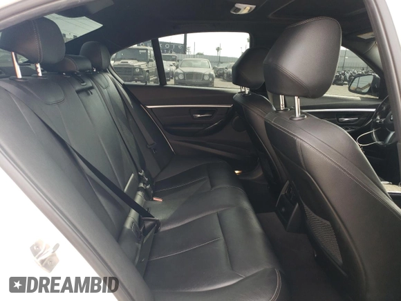 2017 BMW 3 Series 330i z VIN WBA8B9G39HNU52820, wystawiony jako Copart lot #54527795 z przebiegiem 99 388 mil mil oraz Szkoda całkowita • Salvage title. Historia ofert i sprzedaży dostępna na DreamBid. Obrazek 10.