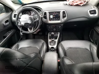 2019 Jeep Compass Latitude z VIN 3C4NJCBB8KT716007, wystawiony jako Copart lot #57232245 z przebiegiem 128 183 mil mil oraz Szkoda całkowita • Salvage title. Historia ofert i sprzedaży dostępna na DreamBid. Obrazek 8.