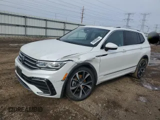 2022 Volkswagen Tiguan SEL R-Line with VIN 3VV4B7AX4NM103217, listed as a Copart auction lot 43906805 with 17,990 mi miles and Salvage Title. Bid and sale history available at carsss.com. Image 1.