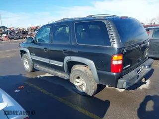 2002 Chevrolet Tahoe LT with VIN 1GNEK13Z72R137488, listed as a IAAI auction lot 41604813 with 200,037 mi miles. Bid and sale history available at carsss.com. Image 3.