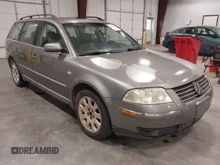 2003 Volkswagen Passat GLS z VIN WVWVD63B13E311888, wystawiony jako IAAI lot #42137922 z przebiegiem 177 672 mil mil oraz . Historia ofert i sprzedaży dostępna na DreamBid. Obrazek 1.