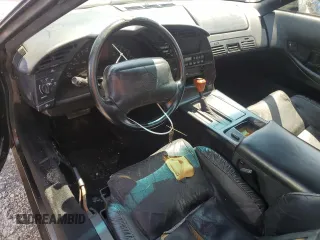 1994 Chevrolet Corvette z VIN 1G1YY22P4R5114674, wystawiony jako Copart lot #55403525 z przebiegiem Nie podano mil oraz Czysty tytuł • Clean title. Historia ofert i sprzedaży dostępna na DreamBid. Obrazek 8.