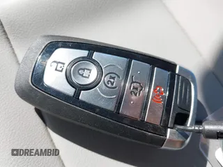 2025 Ford Expedition XLT с VIN 1FMJU1J85SEA23004, выставлен на аукционе IAAI как лот 42395289 с пробегом 1 917 миль миль и . История ставок и продаж доступна на DreamBid. Изображение 11.