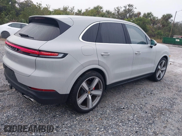2024 Porsche Cayenne S z VIN WP1AL2AY4RDA33633, wystawiony jako IAAI lot #41405207 z przebiegiem 4 157 mil mil oraz . Historia ofert i sprzedaży dostępna na DreamBid. Obrazek 4.