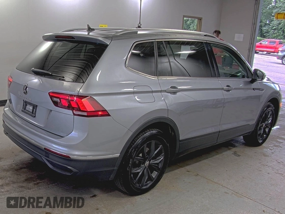 2024 Volkswagen Tiguan SE with VIN 3VV3B7AX9RM084536, listed as a IAAI auction lot 42708274 with 33,250 mi miles and . Bid and sale history available at DreamBid. Image 9.
