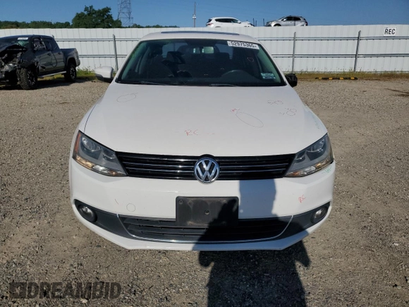 2013 Volkswagen Jetta SEL с VIN 3VWLX7AJ6DM354209, выставлен на аукционе Copart как лот 52975365 с пробегом 156 973 миль миль и Списание • Salvage title. История ставок и продаж доступна на DreamBid. Изображение 5.