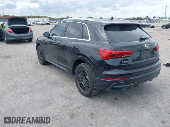 2022 Audi Q3 S line Premium Plus with VIN WA1EECF32N1071447, listed as a IAAI auction lot 41772286 with 86,187 mi miles. Bid and sale history available at carsss.com. Image 3.