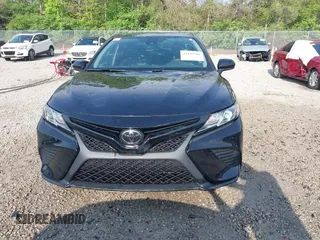 2020 Toyota Camry SE z VIN 4T1G11AK7LU970275, wystawiony jako IAAI lot #42149780 z przebiegiem 67 969 mil mil oraz . Historia ofert i sprzedaży dostępna na DreamBid. Obrazek 12.
