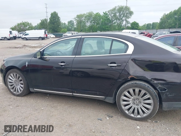 2013 Lincoln MKS z VIN 1LNHL9EK0DG600129, wystawiony jako IAAI lot #42314913 z przebiegiem 119 674 mil mil oraz . Historia ofert i sprzedaży dostępna na DreamBid. Obrazek 15.