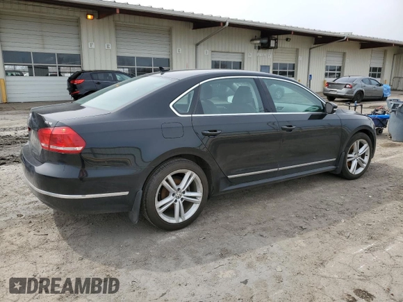 2015 Volkswagen Passat Sport z VIN 1VWBT7A36FC081110, wystawiony jako Copart lot #51489835 z przebiegiem 211 476 mil mil oraz Czysty tytuł • Clean title. Historia ofert i sprzedaży dostępna na DreamBid. Obrazek 3.