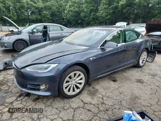 2017 Tesla Model S 60 z VIN 5YJSA1E18HF193461, wystawiony jako Copart lot #61040785 z przebiegiem 99 100 mil mil oraz Szkoda całkowita • Salvage title. Historia ofert i sprzedaży dostępna na DreamBid. Obrazek 1.