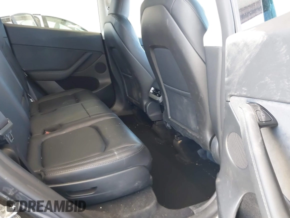 2024 Tesla Model Y Long Range z VIN 7SAYGAEE8RF088791, wystawiony jako IAAI lot #42185399 z przebiegiem 15 339 mil mil oraz . Historia ofert i sprzedaży dostępna na DreamBid. Obrazek 8.