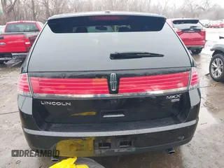 2010 Lincoln MKX with VIN 2LMDJ8JC2ABJ09727, listed as a IAAI auction lot 41441496 with 111,720 mi miles. Bid and sale history available at carsss.com. Image 17.