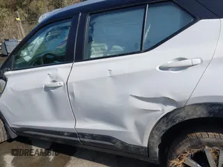 2019 Nissan Kicks SR with VIN 3N1CP5CU1KL538879, listed as a IAAI auction lot 41588710 with 118,002 mi miles. Bid and sale history available at carsss.com. Image 13.