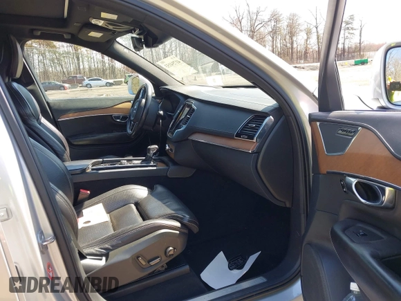 2017 Volvo XC90 Inscription with VIN YV4A22PL8H1171253, listed as a IAAI auction lot 41754153 with 1 mi miles. Bid and sale history available at carsss.com. Image 5.