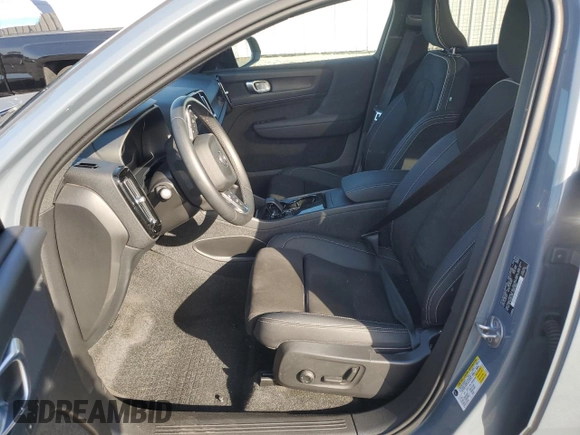 2023 Volvo C40 Plus с VIN YV4ED3GL1P2060733, выставлен на аукционе Copart как лот 42198985 с пробегом Не указан миль и Чистый • Clean title. История ставок и продаж доступна на DreamBid. Изображение 7.