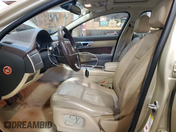 2009 Jaguar XF with VIN SAJXA06B19HR29408, listed as a Copart auction lot 88125085 with 160,152 mi miles and Salvage Title. Bid and sale history available at DreamBid. Image 7.