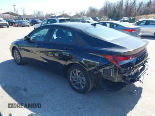 2024 Hyundai Elantra SEL with VIN KMHLM4DG0RU640615, listed as a IAAI auction lot 41822713 with 32,610 mi miles. Bid and sale history available at carsss.com. Image 3.