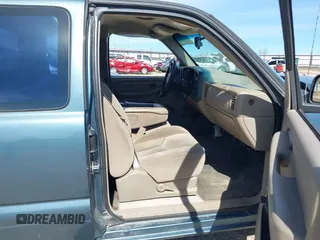 2006 Chevrolet Silverado 1500 Work Truck with VIN 1GCEC19X86Z167990, listed as a IAAI auction lot 41730563 with 165,088 mi miles. Bid and sale history available at carsss.com. Image 5.