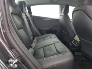 2025 Tesla Model 3 Long Range z VIN 5YJ3E1EA5SF900225, wystawiony jako Copart lot #48584355 z przebiegiem 4 869 mil mil oraz Szkoda całkowita • Salvage title. Historia ofert i sprzedaży dostępna na DreamBid. Obrazek 10.