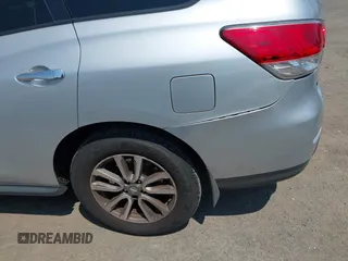 2014 Nissan Pathfinder S z VIN 5N1AR2MMXEC663371, wystawiony jako IAAI lot #42422226 z przebiegiem 141 844 mil mil oraz . Historia ofert i sprzedaży dostępna na DreamBid. Obrazek 14.
