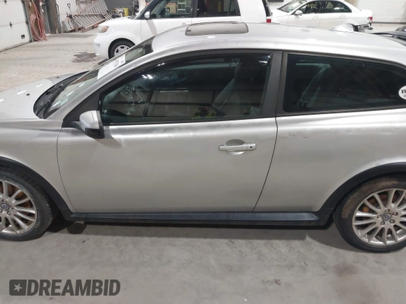 2011 Volvo C30 with VIN YV1672MK3B2193484, listed as a IAAI auction lot 41937304 with 188,295 mi miles and . Bid and sale history available at DreamBid. Image 6.