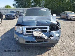2012 Ford Escape XLT z VIN 1FMCU9DG1CKC54737, wystawiony jako Copart lot #59902055 z przebiegiem 206 067 mil mil oraz Szkoda całkowita • Salvage title. Historia ofert i sprzedaży dostępna na DreamBid. Obrazek 5.