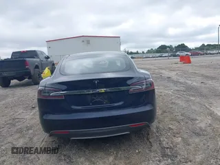 2014 Tesla Model S 60 z VIN 5YJSA1H17EFP33860, wystawiony jako IAAI lot #42471432 z przebiegiem 142 045 mil mil oraz . Historia ofert i sprzedaży dostępna na DreamBid. Obrazek 17.
