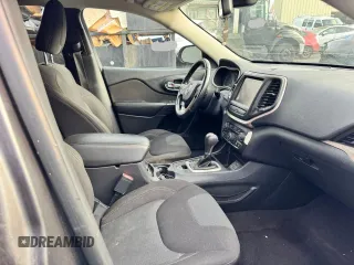 2017 Jeep Cherokee Latitude with VIN 1C4PJLCB4HW508135, listed as a Copart auction lot 60176365 with 149,702 mi miles and Clean title. Bid and sale history available at DreamBid. Image 5.