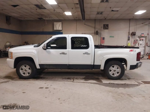 2007 Chevrolet Silverado 1500 LT w/2LT with VIN 2GCEK13MX71677513, listed as a IAAI auction lot 42023608 with 144,555 mi miles. Bid and sale history available at carsss.com. Image 14.